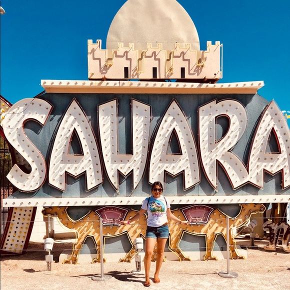 Meet your Posher, Adriana - Picture 2 of 2